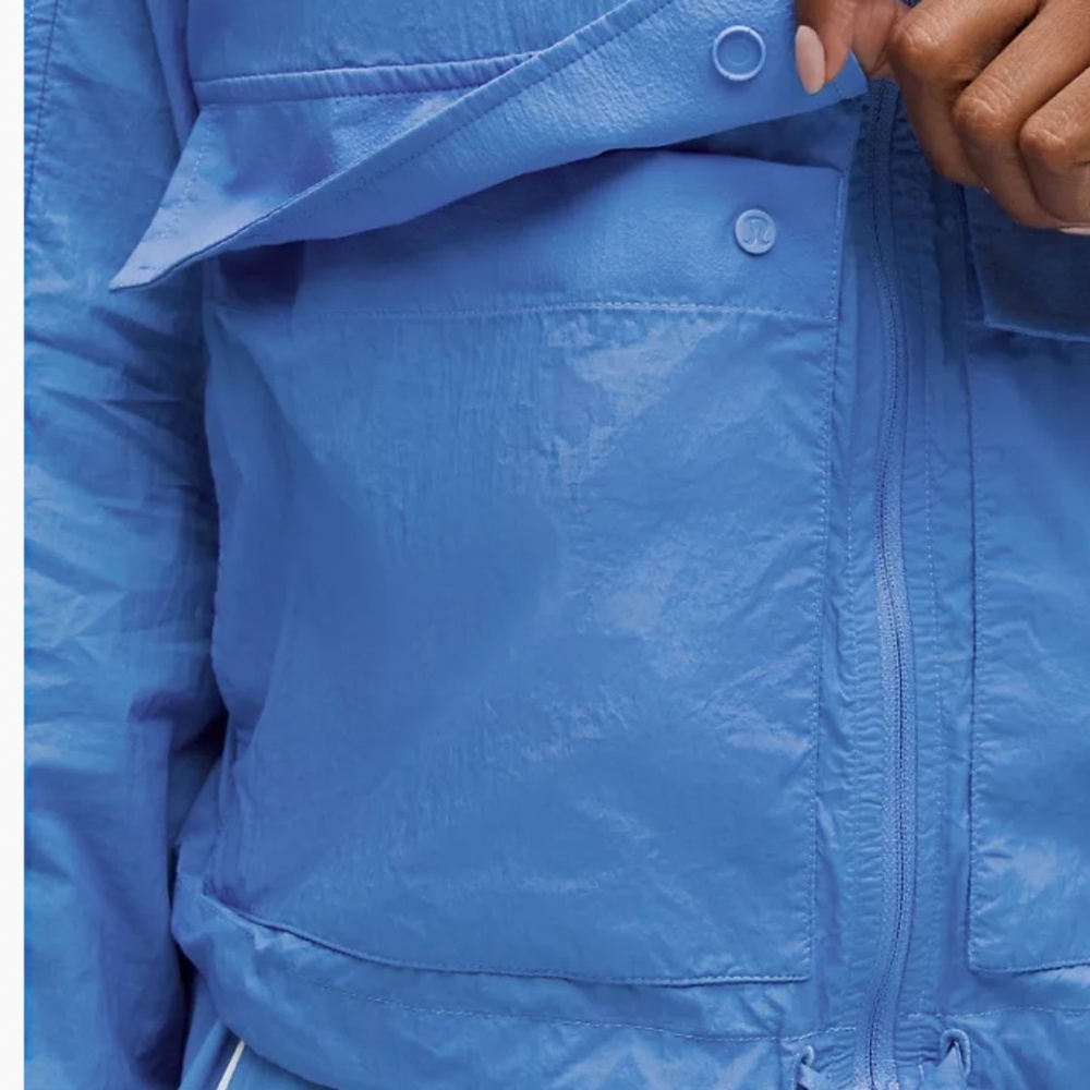 LULULEMON- Hood - Lite Relaxed fit Jacket. - Picture 5 of 10
